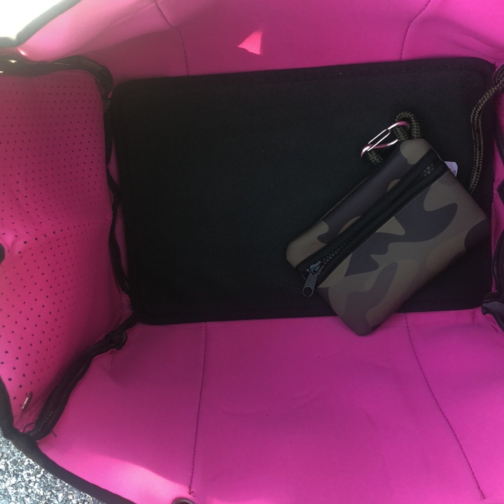 Camo Neoprene Tote - Picture 2 of 7